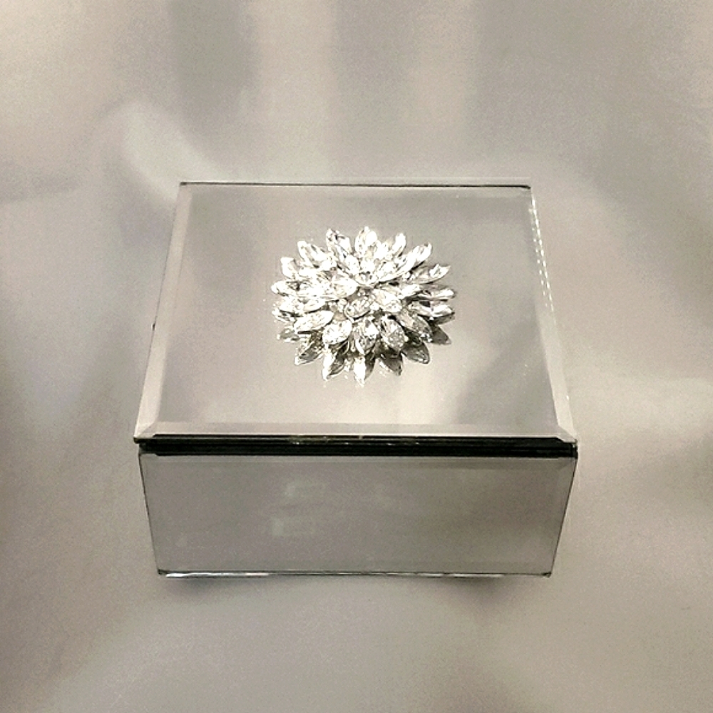 Jewelry Storage Box with Lined Interior 5"×5"